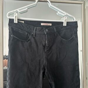 Levi’s dark black denim jeans excellent condition 311 shaping skinny size 31